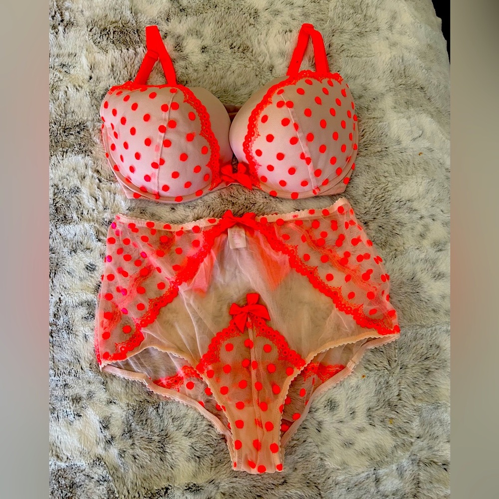 *NEW* Victoria Secret bra and panties